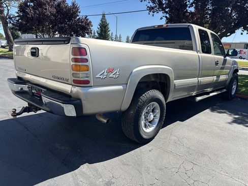 Used 2000 Chevrolet Silverado 2500 LS w/ Firm Ride Suspension Pkg AWD/4WD image 11