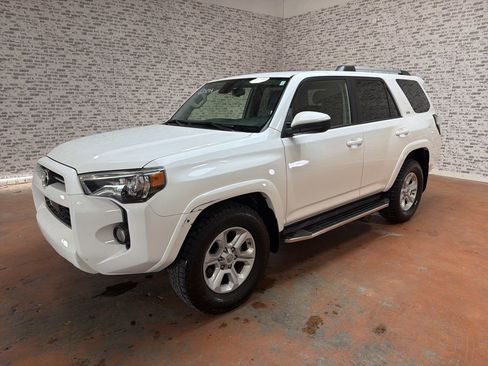 Used 2020 Toyota 4Runner SR5 image 3