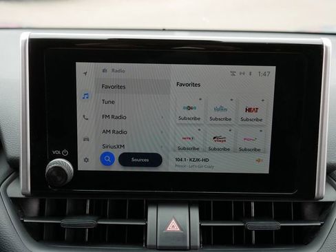 Used 2025 Toyota RAV4 XLE image 28