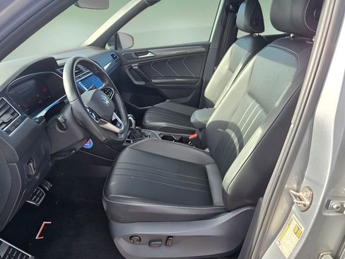 Used 2023 Volkswagen Tiguan SE R-Line image 12