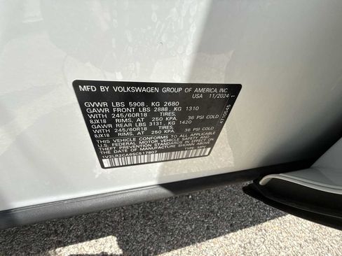 Used 2025 Volkswagen Atlas SE AWD/4WD image 32
