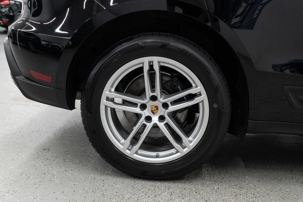 Used 2024 Porsche Macan AWD/4WD image 35