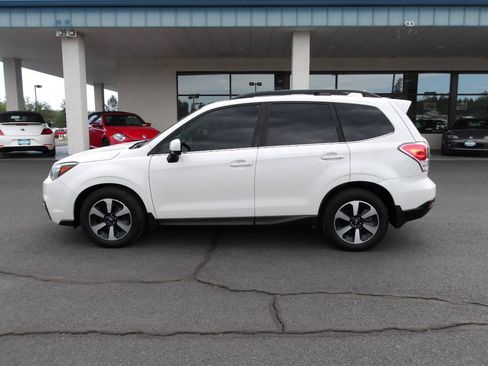Used 2017 Subaru Forester 2.5i Limited AWD/4WD image 2