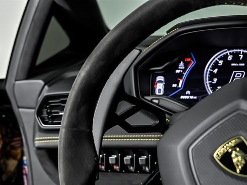 Used 2021 Lamborghini Huracan EVO RWD image 30