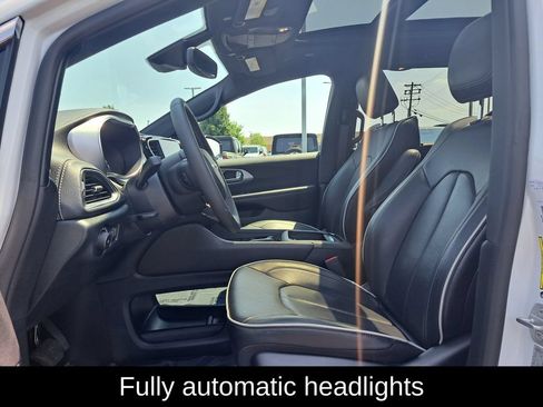 Certified 2026 Chrysler Pacifica Limited FWD image 10