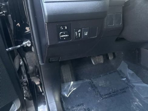 Used 2018 Toyota RAV4 LE FWD image 19