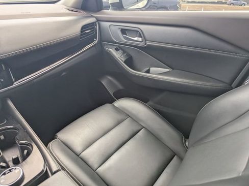 Used 2023 Nissan Rogue SL w/ SL Premium Package image 16