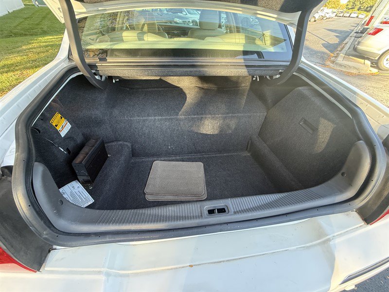 Used 2004 Lincoln Town Car Signature RWD image 20