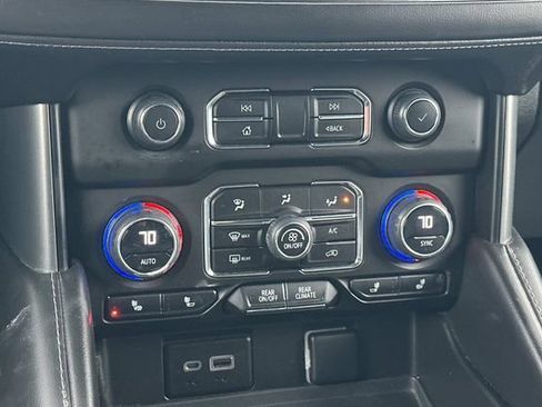 Used 2023 Chevrolet Suburban LT image 28