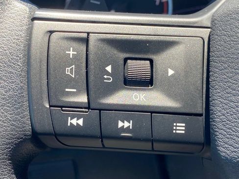Used 2025 Nissan Rogue S AWD/4WD image 25