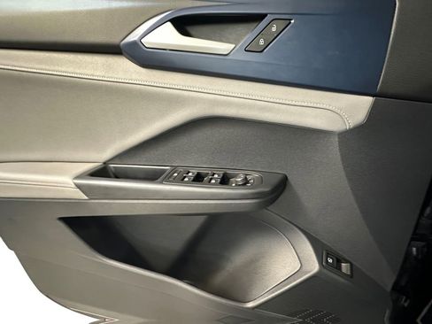 Used 2024 Volkswagen Taos SE image 11