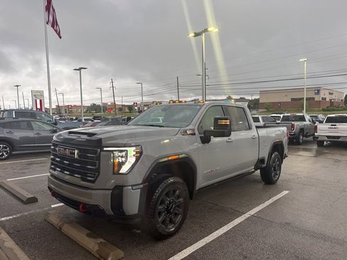 Used 2025 GMC Sierra 2500 AT4 w/ AT4 Premium Plus Package AWD/4WD image 3