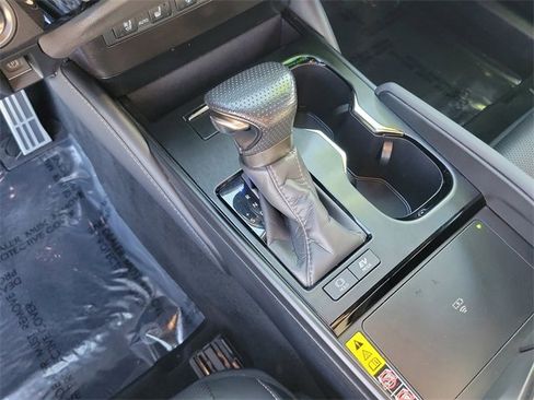 Used 2024 Lexus ES 300h F Sport image 31