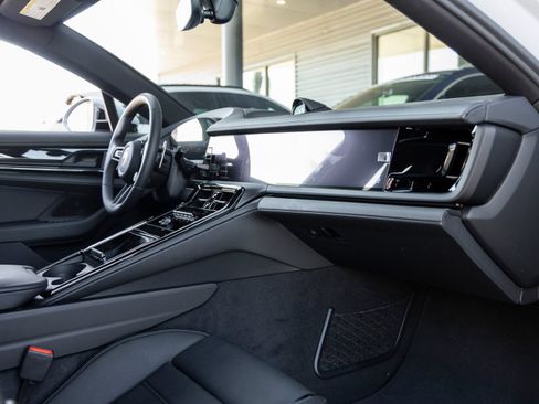 Certified 2025 Porsche Panamera 4 AWD/4WD image 45