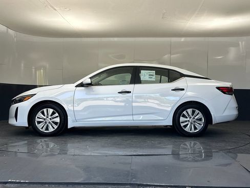 Used 2025 Nissan Sentra S image 6