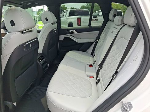 Used 2025 BMW X5 xDrive40i w/ M Sport Package AWD/4WD image 10