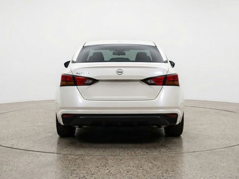 Used 2025 Nissan Altima 2.5 SV FWD image 7