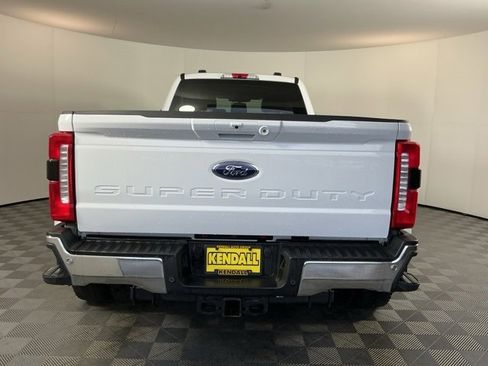 Used 2025 Ford F450 Lariat w/ FX4 Off-Road Package image 5