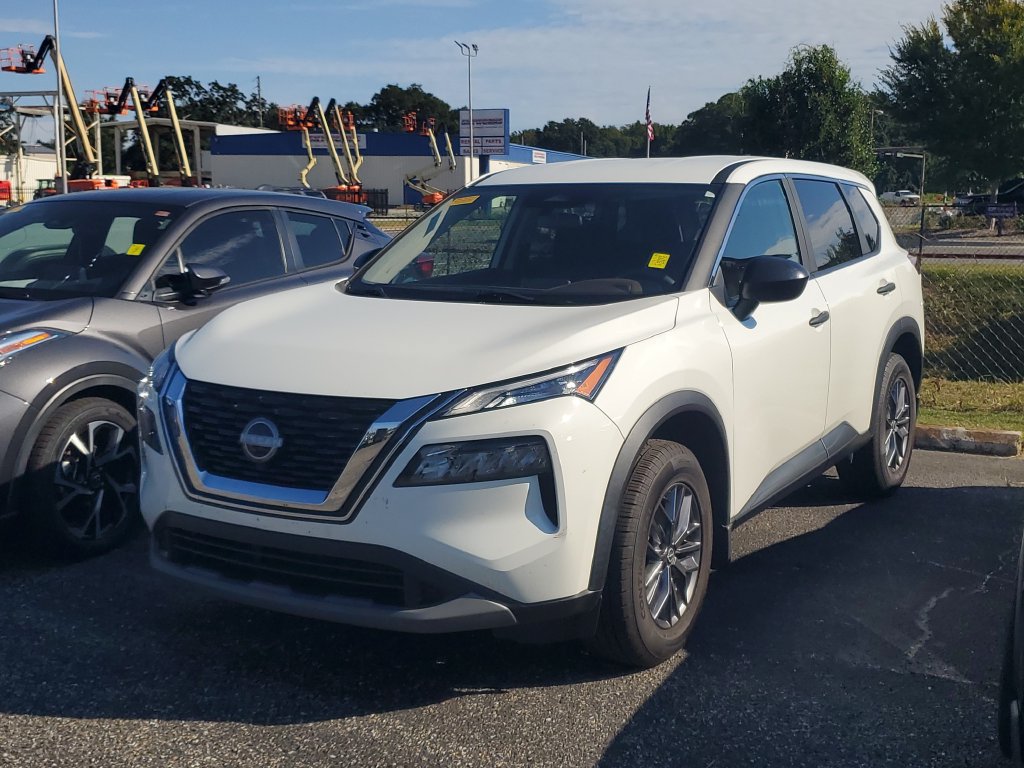 Used 2023 Nissan Rogue S AWD/4WD image 2
