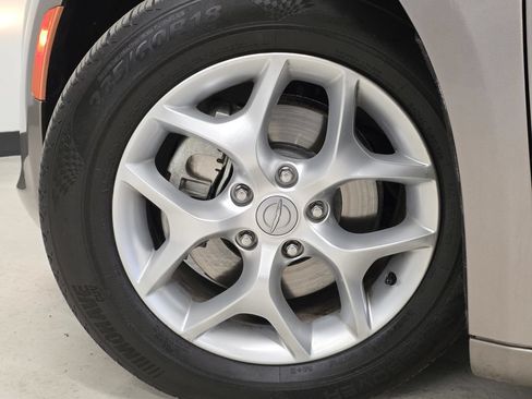 Used 2017 Chrysler Pacifica Touring Plus w/ Tire & Wheel Group FWD image 43