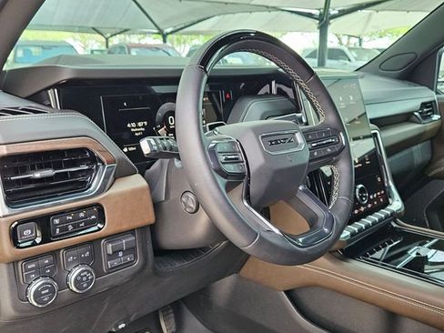 Used 2025 GMC Yukon Denali Ultimate w/ LPO, Floor Liner Package image 9