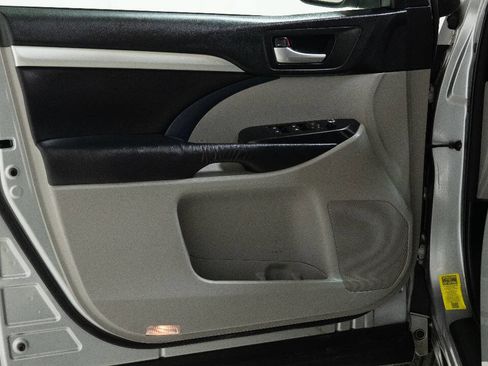 Used 2016 Toyota Highlander XLE image 23
