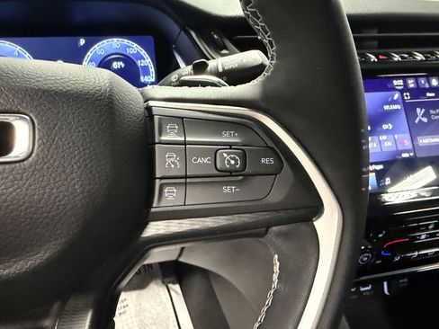 Used 2024 Jeep Grand Cherokee L Altitude image 18