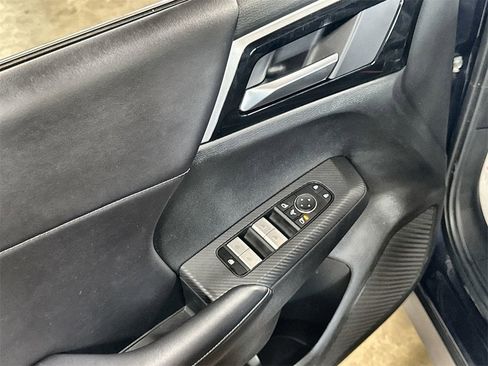 Used 2024 Mitsubishi Outlander SE image 12