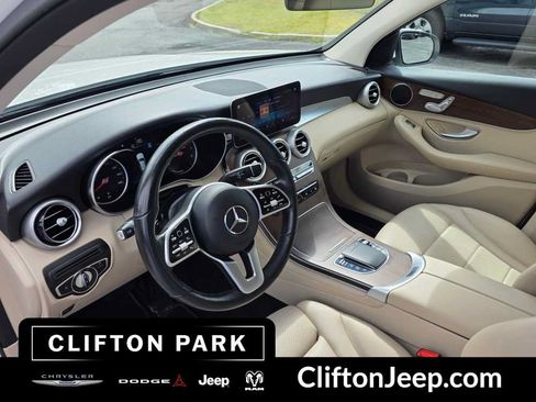 Used 2022 Mercedes-Benz GLC 300 4MATIC image 11