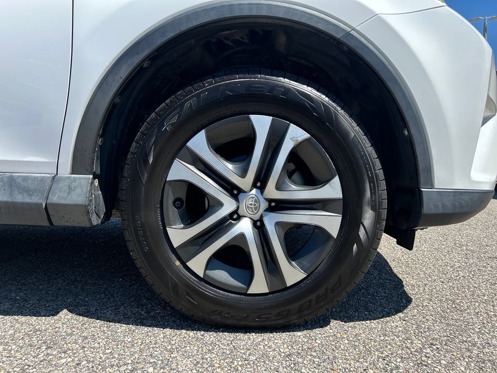 Used 2016 Toyota RAV4 LE FWD image 6