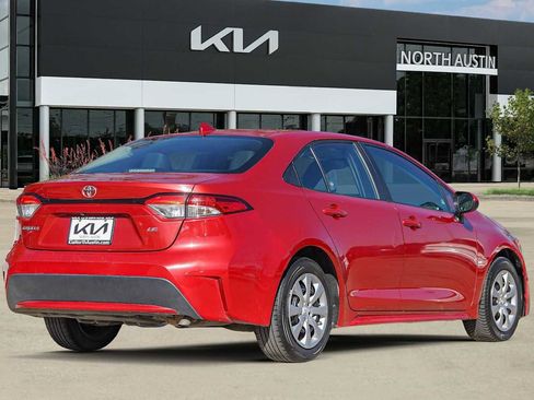 Used 2021 Toyota Corolla LE image 6