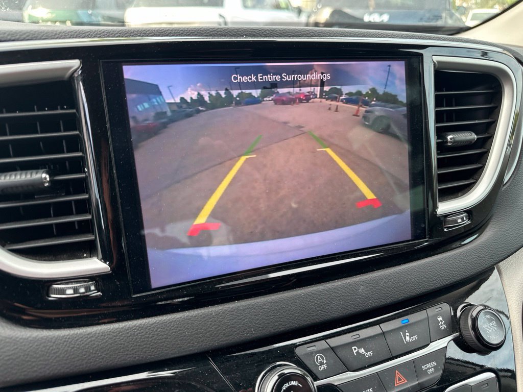 Used 2024 Chrysler Pacifica Touring-L FWD image 24