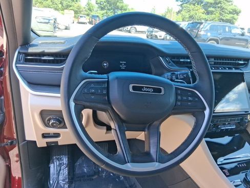 Used 2023 Jeep Grand Cherokee L Limited w/ Trailer Tow Group (B) AWD/4WD image 27
