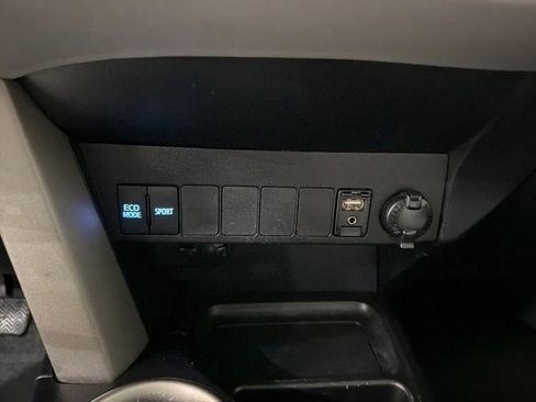 Used 2014 Toyota RAV4 LE image 20