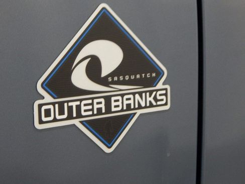 New 2025 Ford Bronco Outer Banks w/ Sasquatch Package image 8