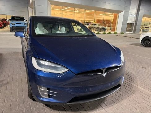 Used 2018 Tesla Model X image 11