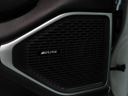 Used 2024 Jeep Wagoneer Series II w/ Flexible Seating Group RWD image 9