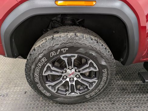 Used 2024 GMC Canyon AT4 image 7