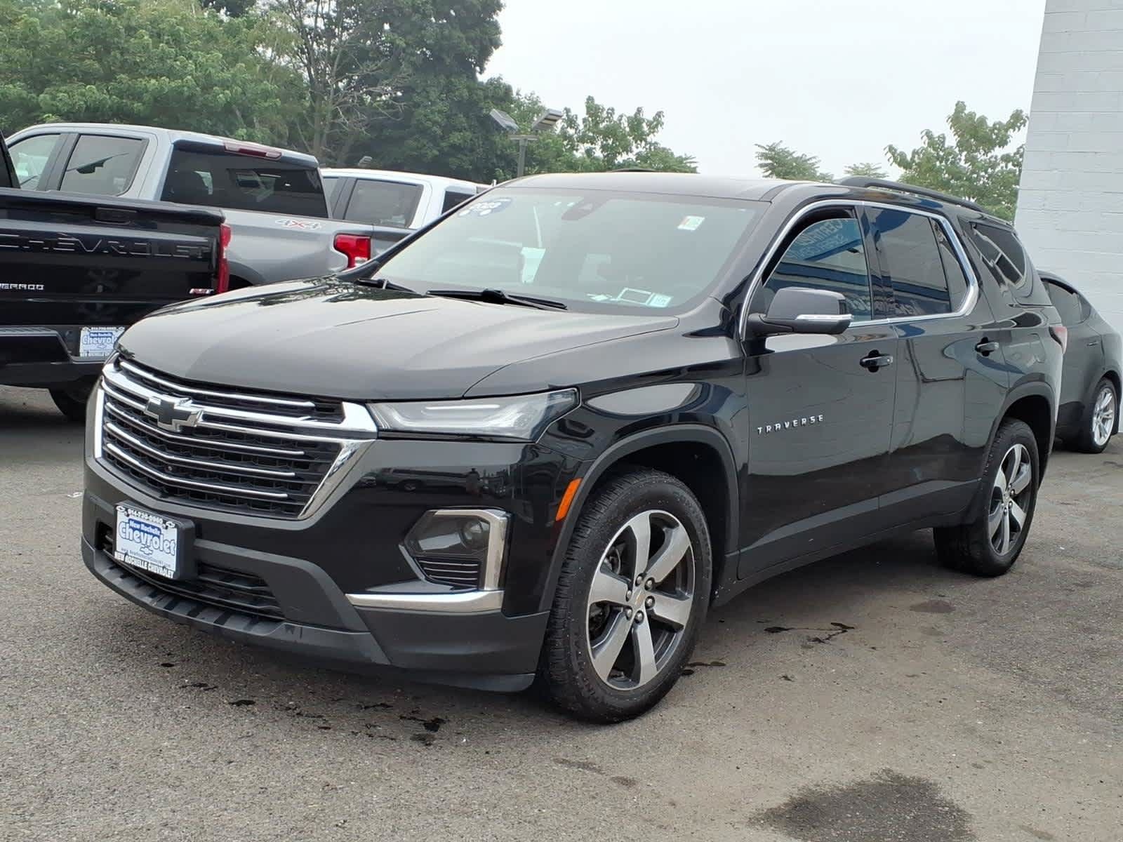 Certified 2023 Chevrolet Traverse LT w/ LT Premium Package AWD/4WD image 3