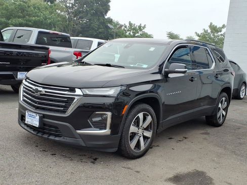 Certified 2023 Chevrolet Traverse LT w/ LT Premium Package AWD/4WD image 3
