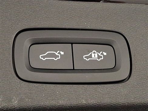 Used 2022 Volvo V60 T5 Cross Country w/ Advanced Package image 28