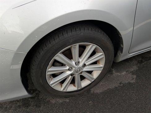 Used 2014 Toyota Camry XLE image 11