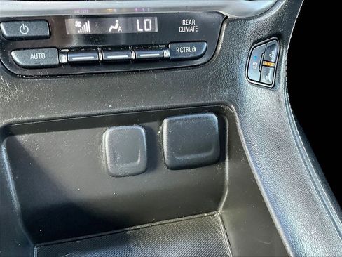 Used 2016 GMC Yukon SLT w/ Open Road Package image 32