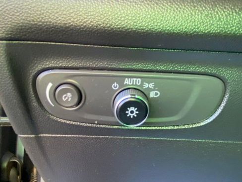 Used 2022 Buick Envision Essence w/ Sport Touring Package image 17