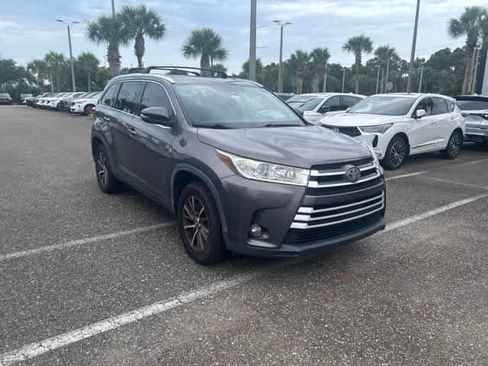 Used 2017 Toyota Highlander XLE FWD image 10