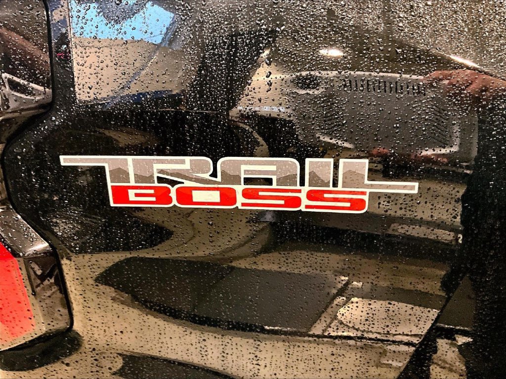 Used 2024 Chevrolet Colorado Trail Boss w/ Technology Package AWD/4WD image 29