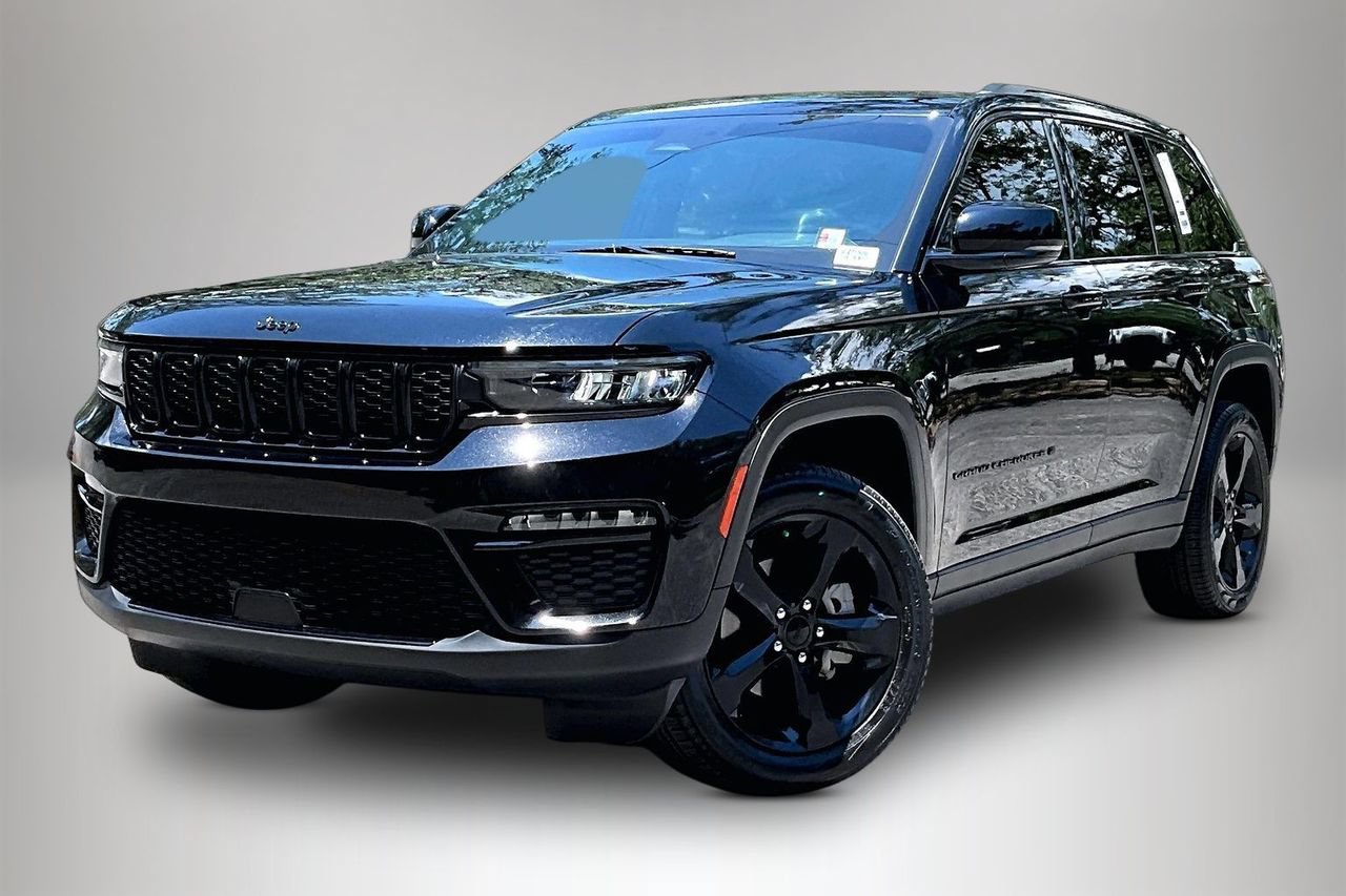 Used 2025 Jeep Grand Cherokee Limited w/ Black Appearance Package RWD image 1