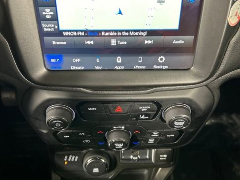 Used 2023 Jeep Renegade Latitude image 14