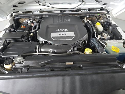 Used 2015 Jeep Wrangler Unlimited Sport image 13