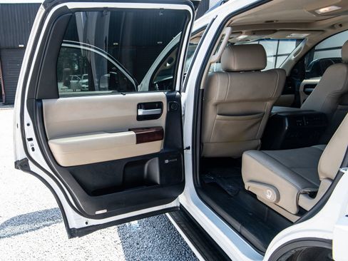 Used 2014 Toyota Sequoia Platinum AWD/4WD image 26